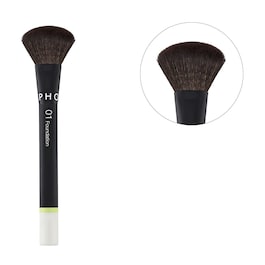 01 Foundation brush - Intuitiv applicering med perfekt finish