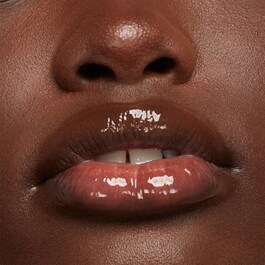 Utmost importance - Plumping lip gloss