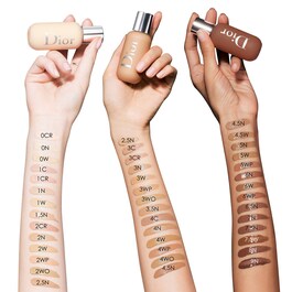 Dior Backstage Face & Body Foundation - byggbar flytande och täckande foundation