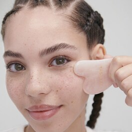Gua Sha Quartz Rose - Ansikte och hals