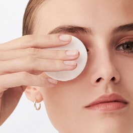 Bi-Facil Clean & Care - Nourishing & Soothing Instant Eye Makeup Remover