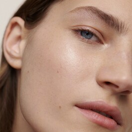 Rose Oil Serum – Fuktgivande oljeserum med rosor för ansiktet