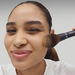 03 Powder brush - Intuitiv applicering med perfekt finish