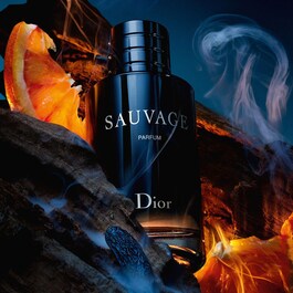 Sauvage - Parfum till män - Sandelträ och noter av tonkaböna