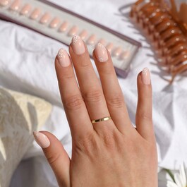Lovely Daisy - Instant Pro Press-on Manicure