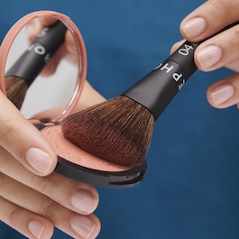 04 Blush & contour brush - Intuitiv applicering med perfekt finish