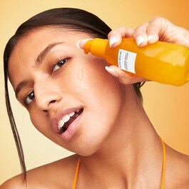 Cloudberry Bright Unifying Face Toner - Essence Toner