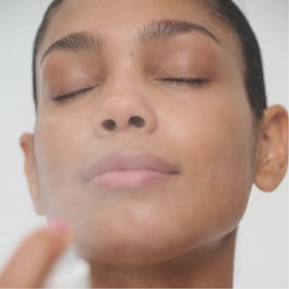 SuperSerum Hydrating Mist - Serum mist to instantly nourish the skin