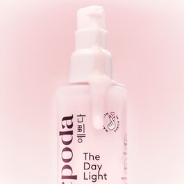 The Day Light - Oljefri fuktighetskräm med rosenvatten och niacinamid