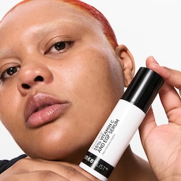 Uppljusande serum med 15 % C-vitamin och EGF
