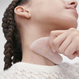 Gua Sha Quartz Rose - Ansikte och hals