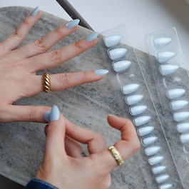 Glacier Blue, Medium Almond - Press-on naglar