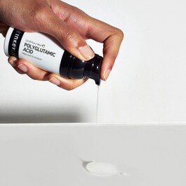 Återfuktande serum med polyglutamsyra