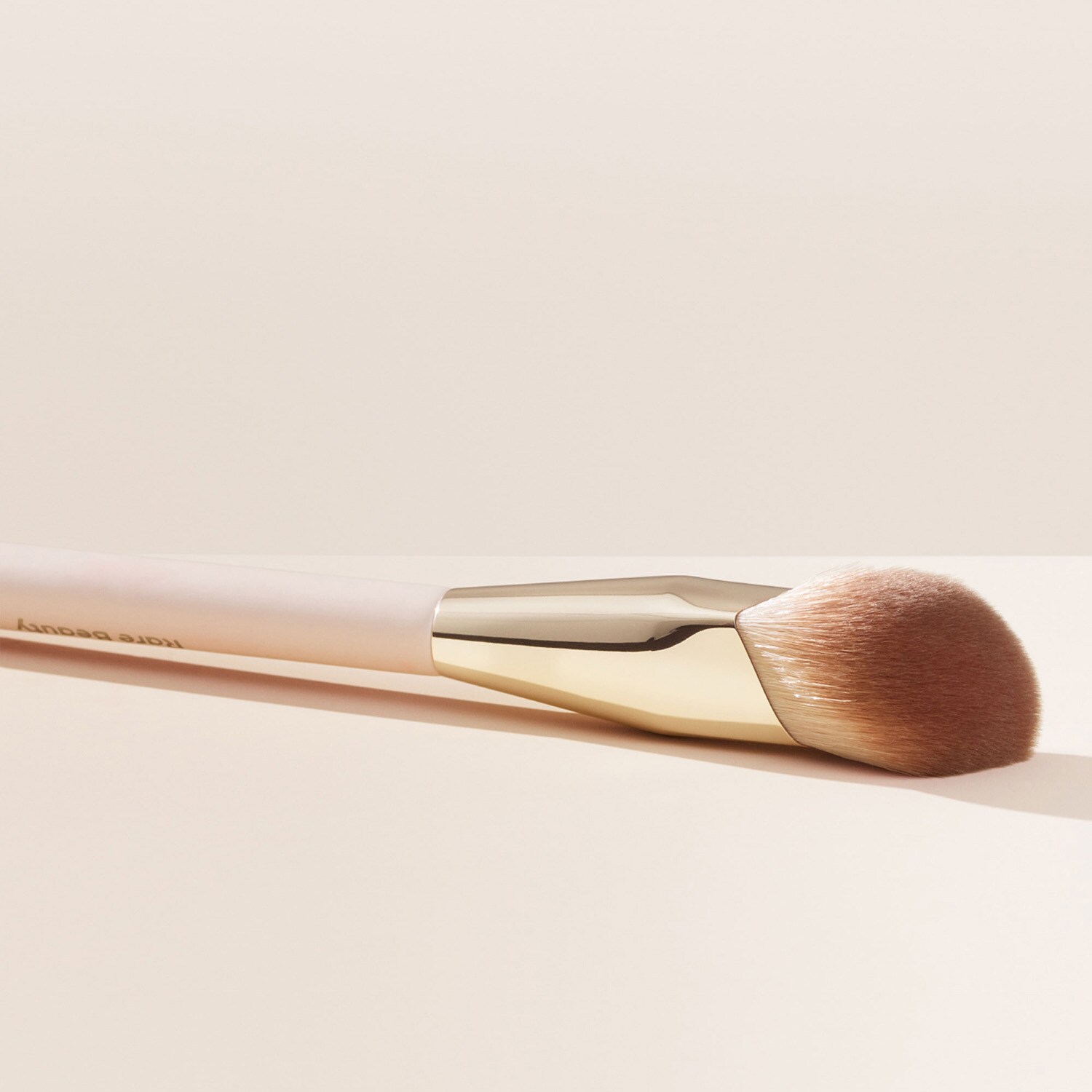 Liquid Touch Foundation Brush RARE BEAUTY ≡ SEPHORA